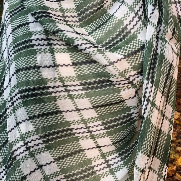 ‼️WEEKEND SALE‼️ Sir Alistair Rai☀️Green plaid infinity scarf - Picture 4 of 8